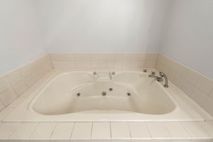 113 Brickett Hill Cir, Haverhill, MA 01830, USA Photo 38