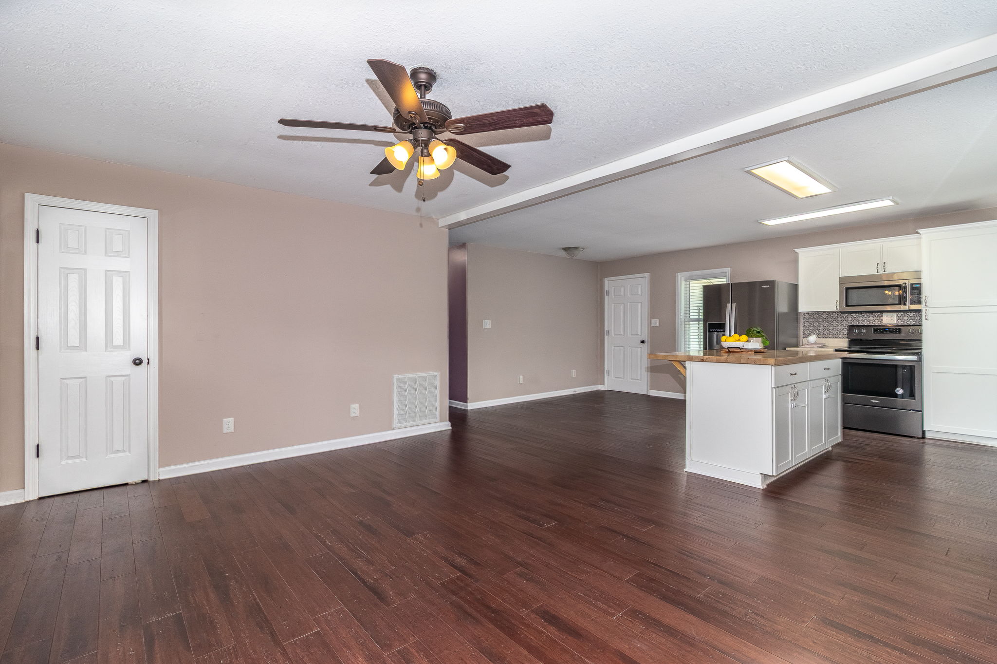 Living Room/Kitchen