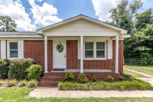 Front Porch/Entrance