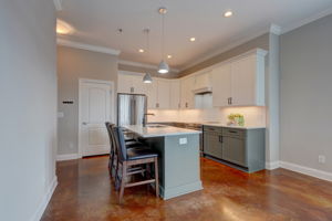 Kitchen/Breakfast Bar