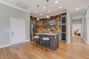 Kitchen/Breakfast Bar