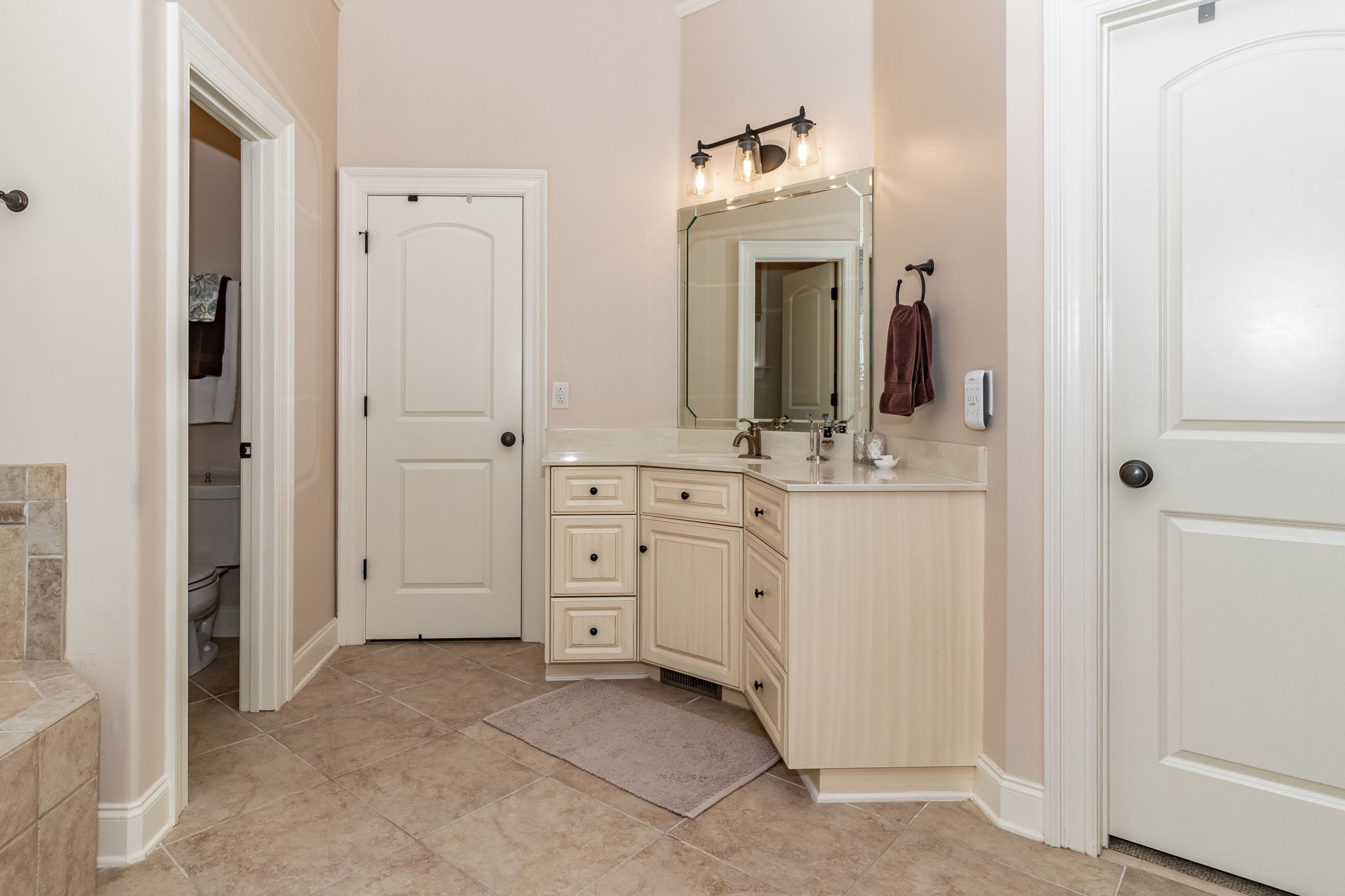 Owner's En-Suite Bath
