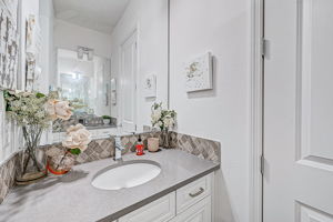  Renwick Pkwy-028