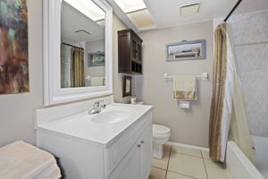 Bathroom 1 - 495A1305 (1)