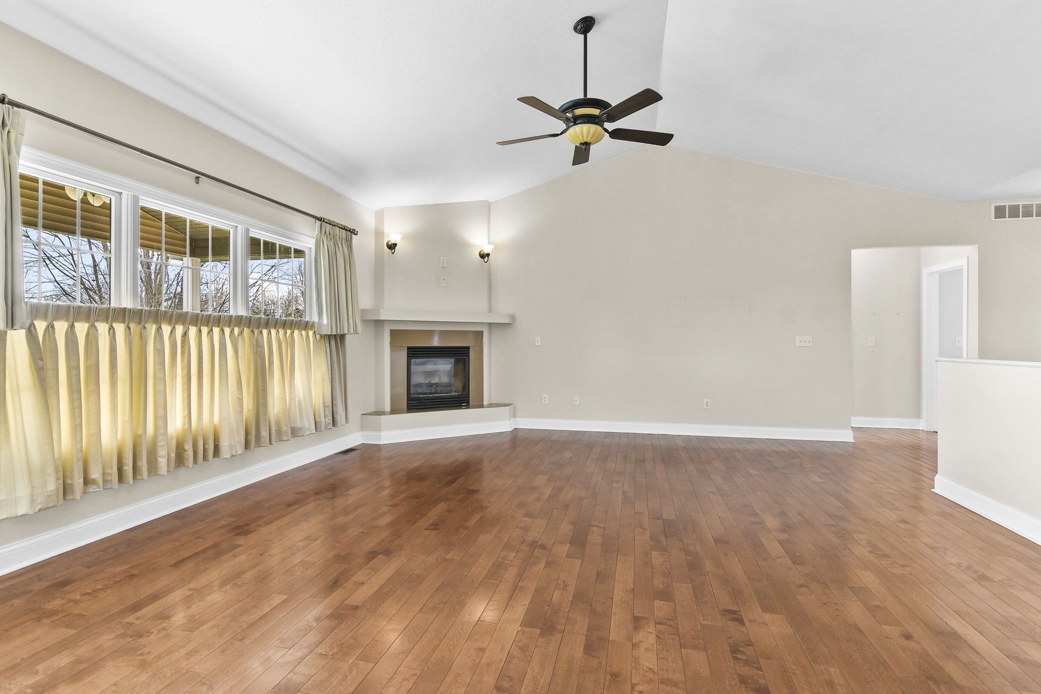 1130 Fountain Park Drive, Sherman, IL 62684 Design Eyes Photography