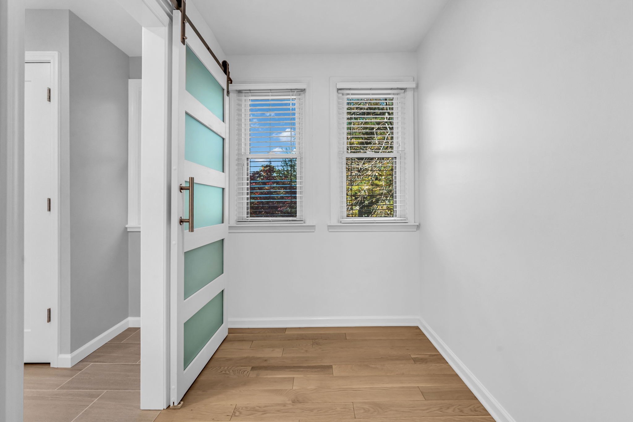  Photo 44