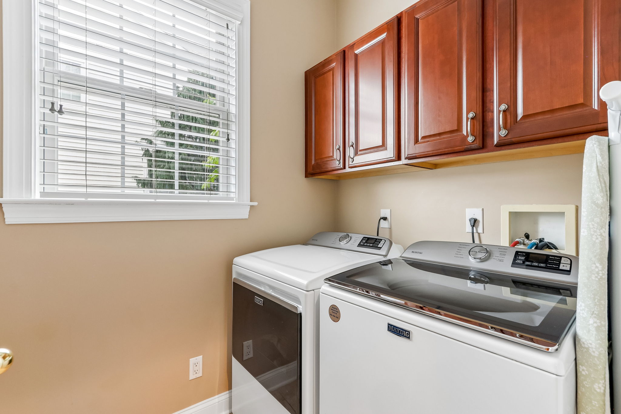 Lake Dr-S2406-037