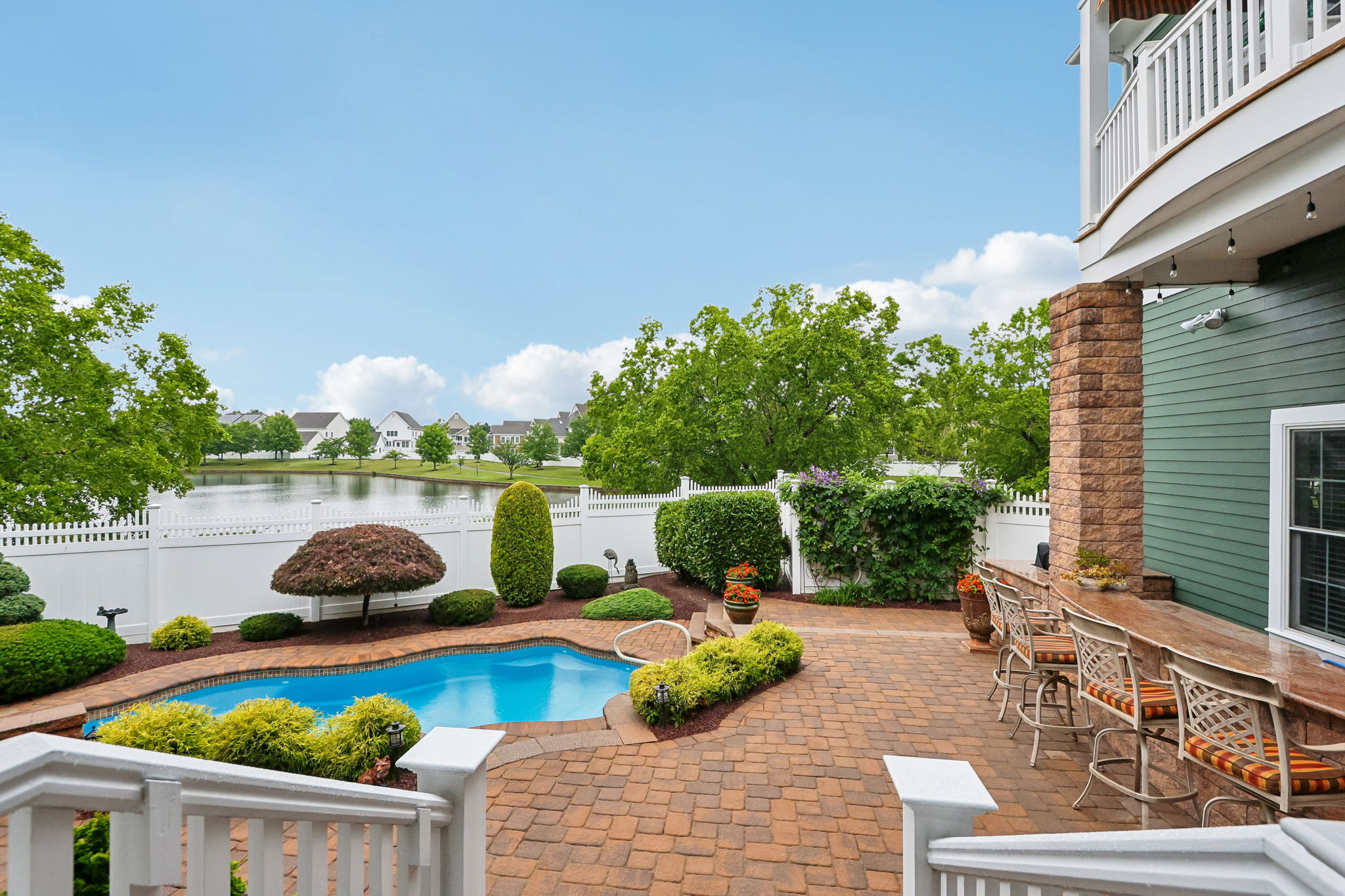 Lake Dr-S2406-079