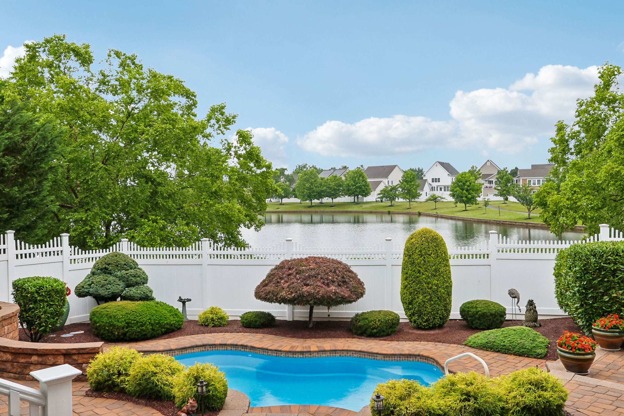 Lake Dr-S2406-082