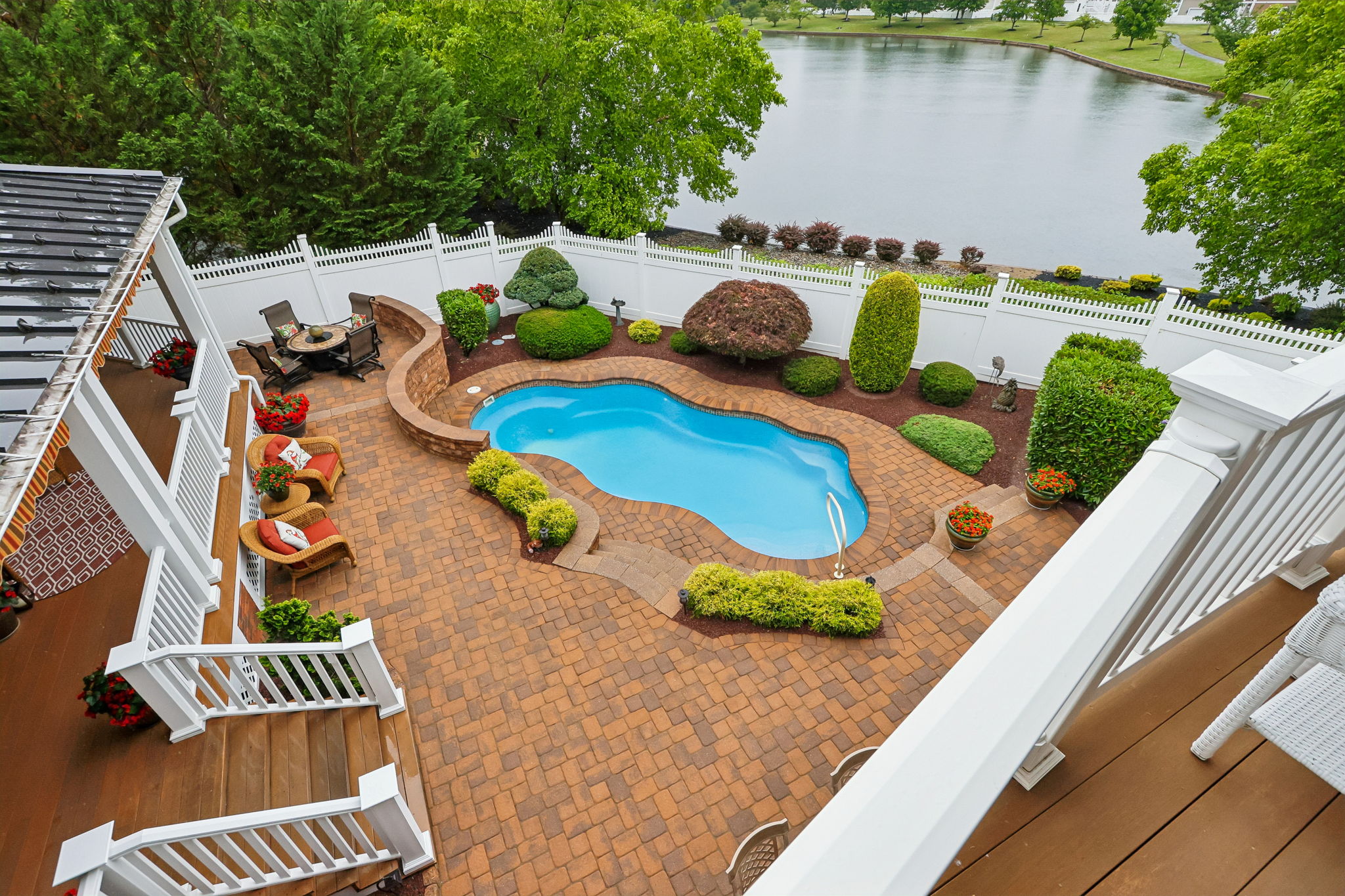 Lake Dr-S2406-087