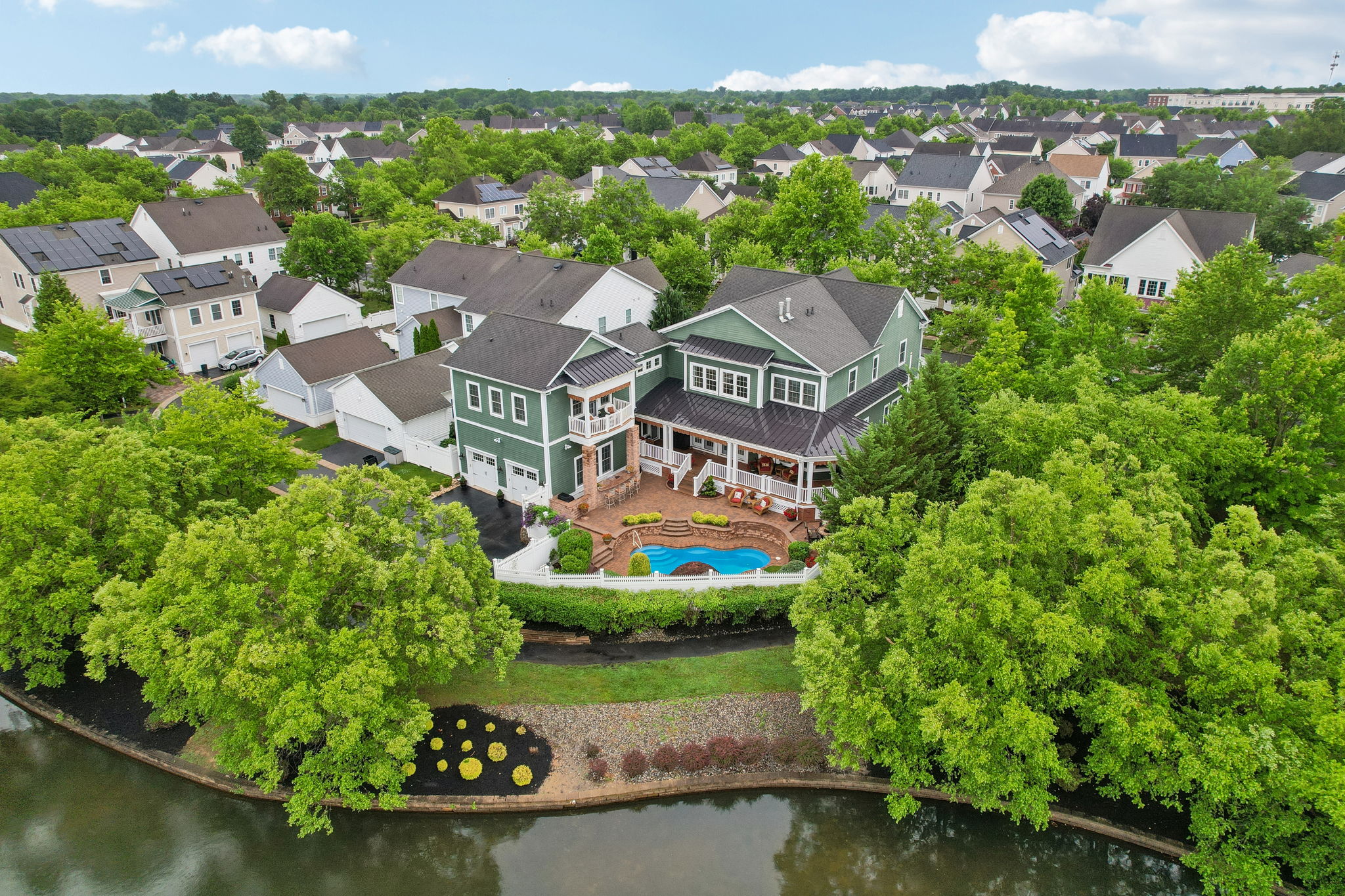 Lake Dr-S2406-097
