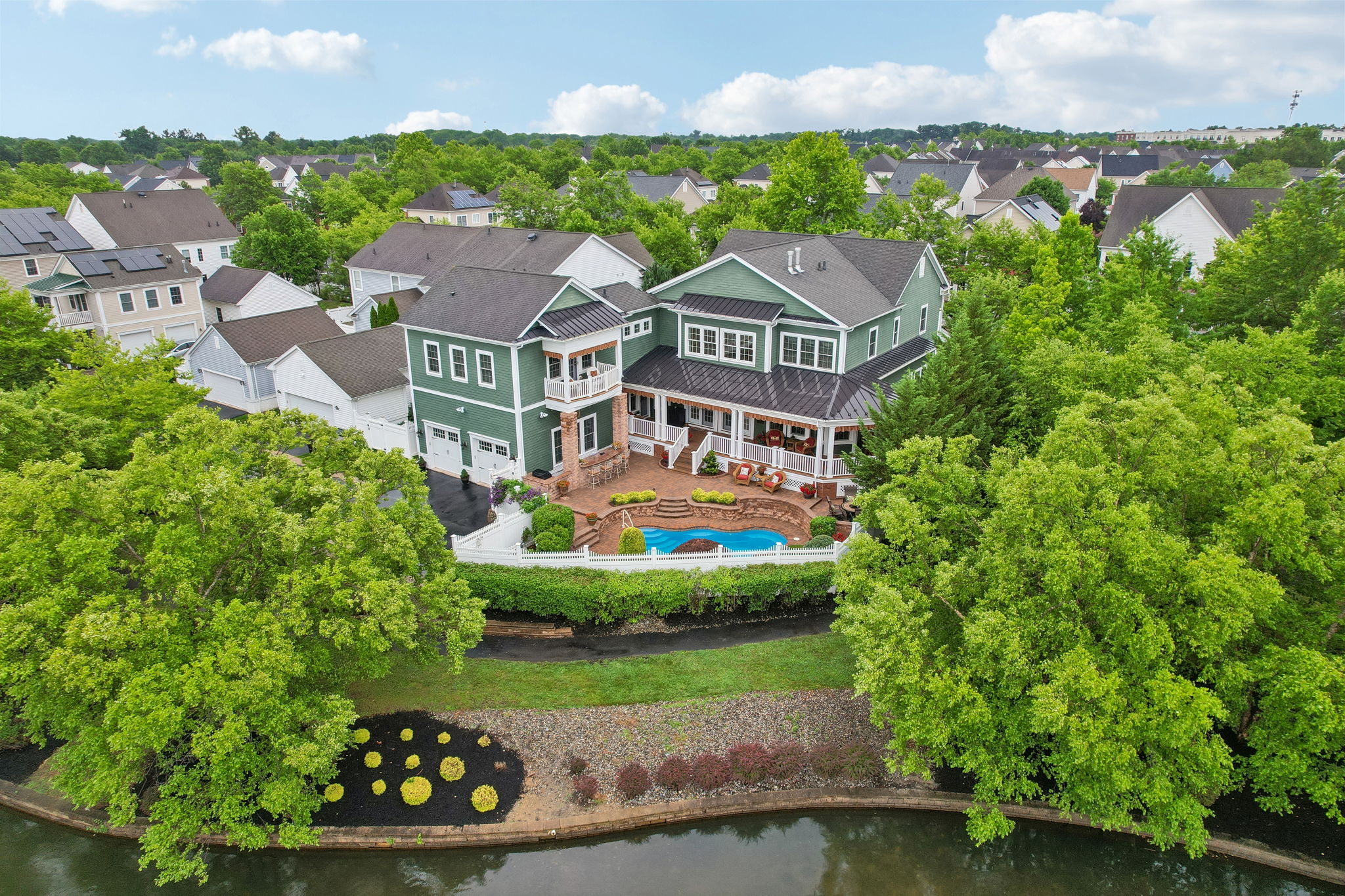 Lake Dr-S2406-098