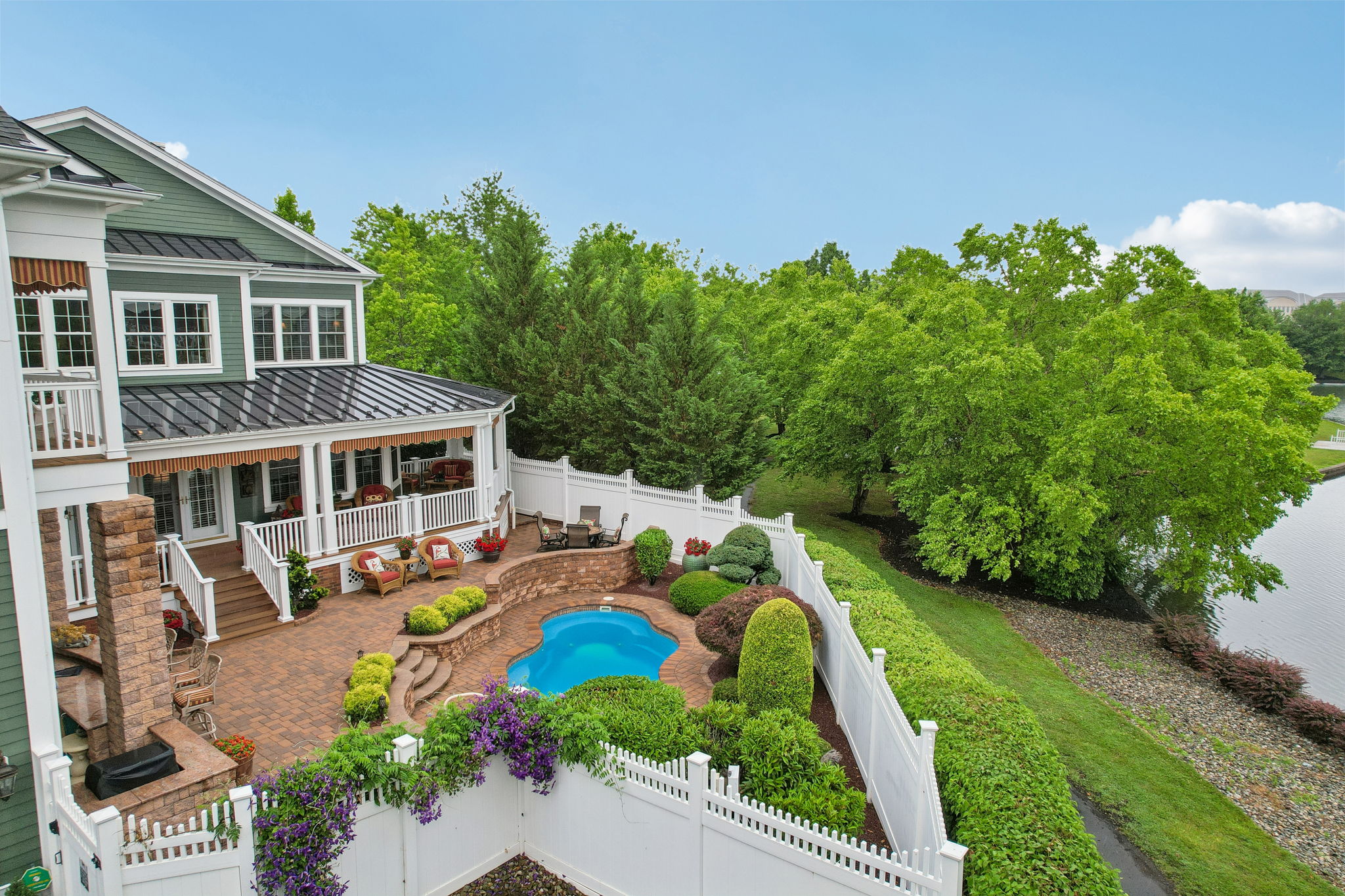 Lake Dr-S2406-103