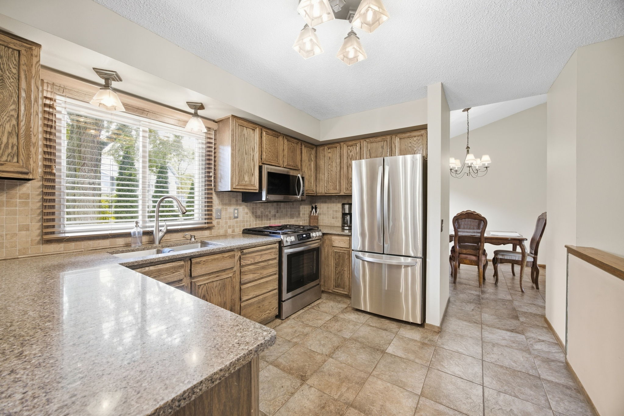  Photo 9