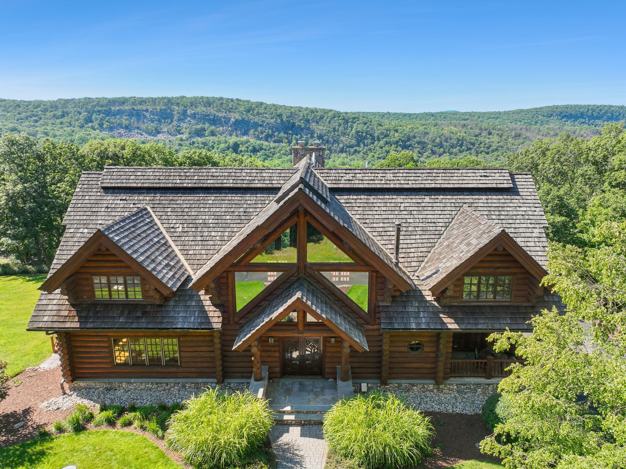 Outstanding windows and view