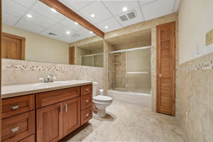 Ground Floor full bath with tub shower
