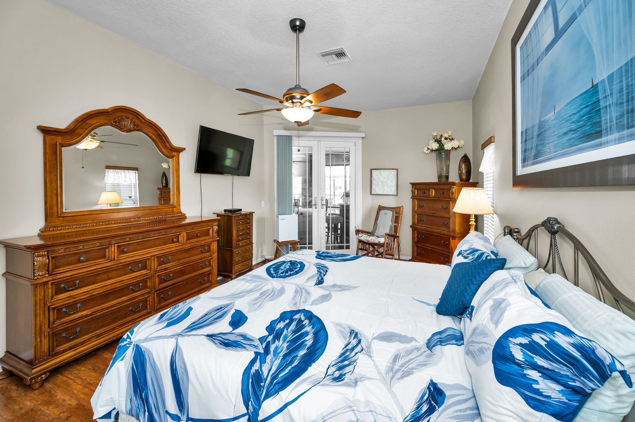 Primary Bedroom1b