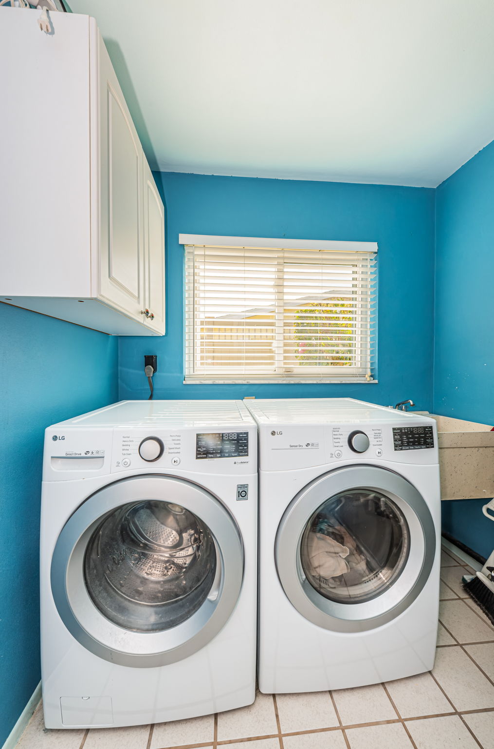 Laundry Room1b