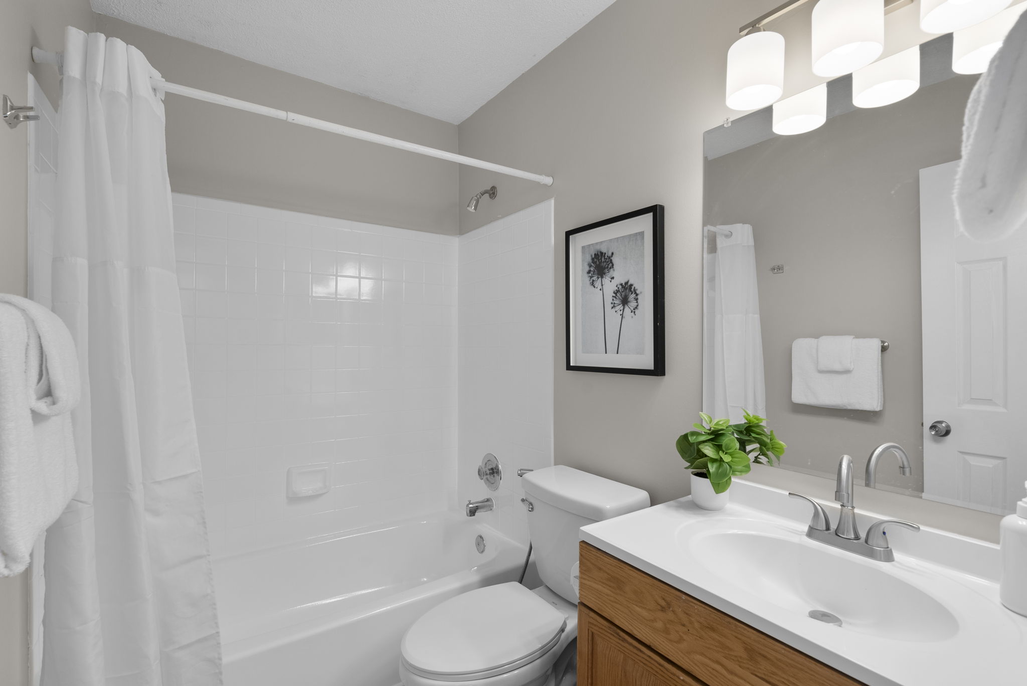 Primary En-Suite Bathroom