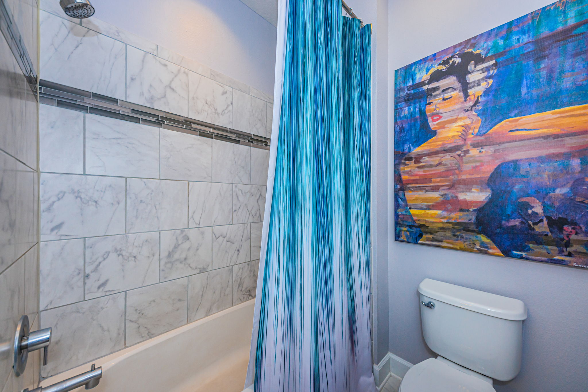 Upper Level Bathroom1b