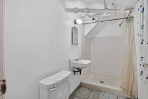  Photo 34