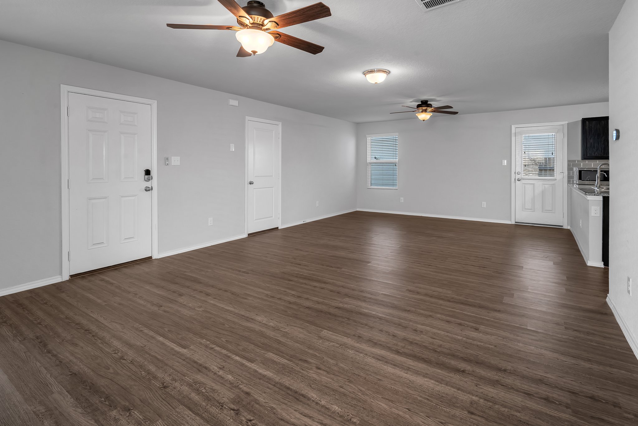 Entry/Living Room