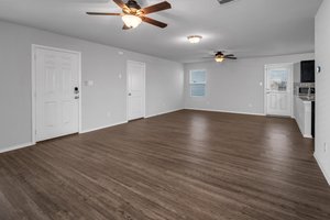 Entry/Living Room