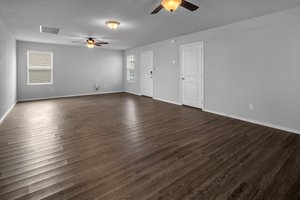 Entry/Living Room