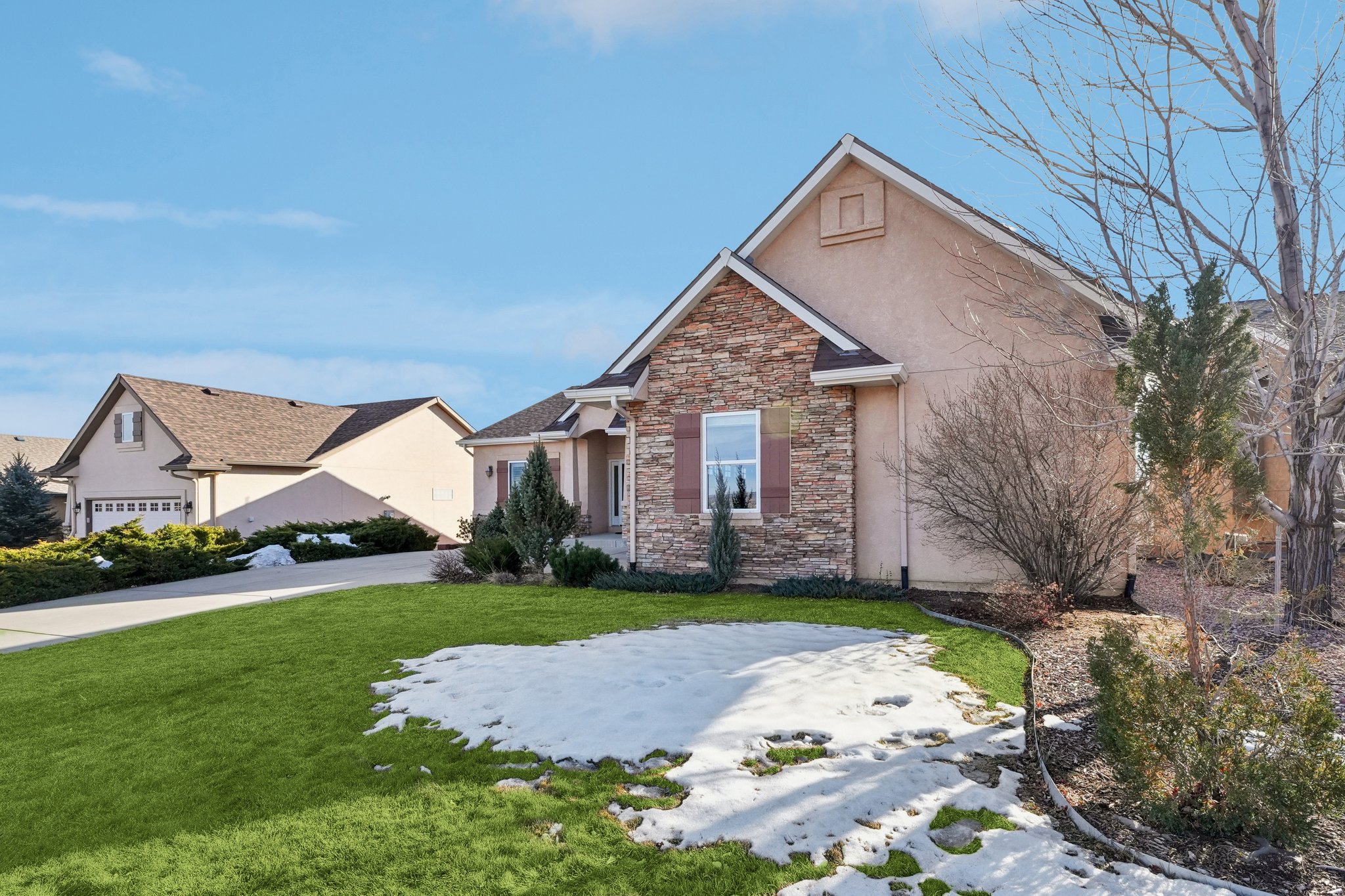 Bayfield Dr-S2101-003.jpg