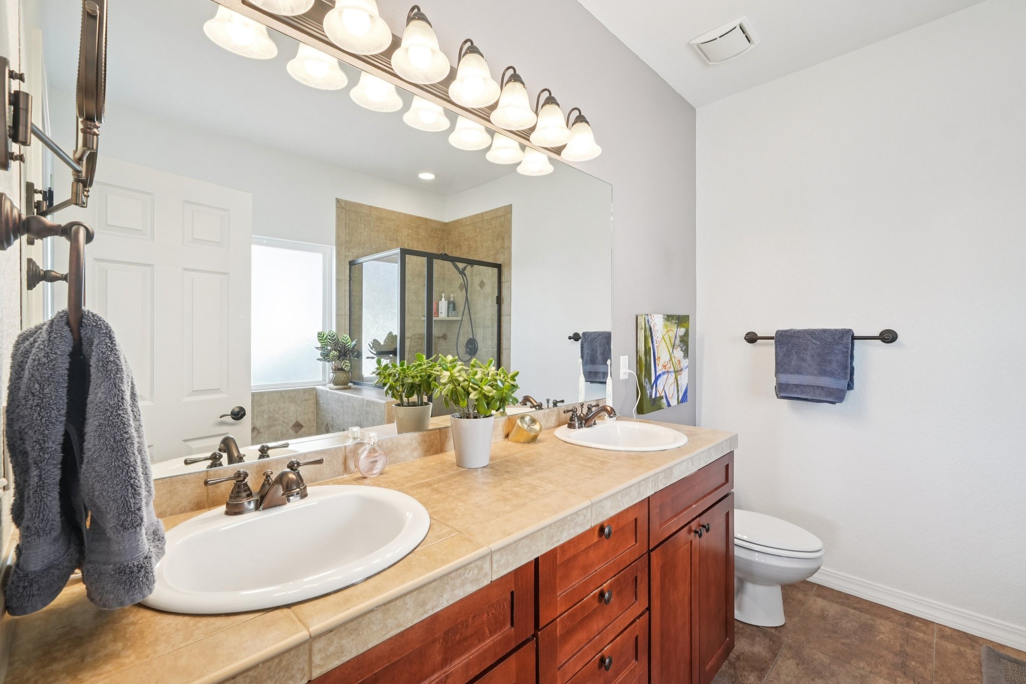 Bayfield Dr-S2101-044.jpg