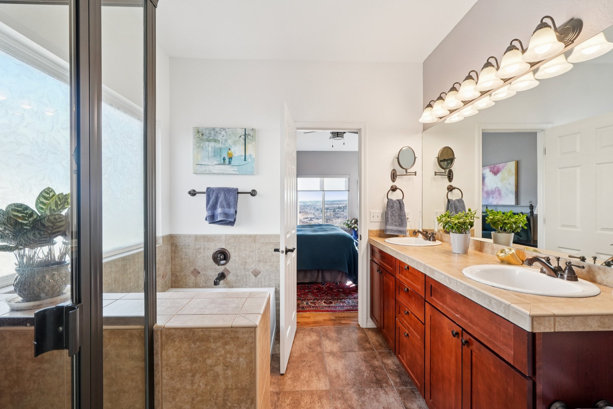 Bayfield Dr-S2101-046.jpg