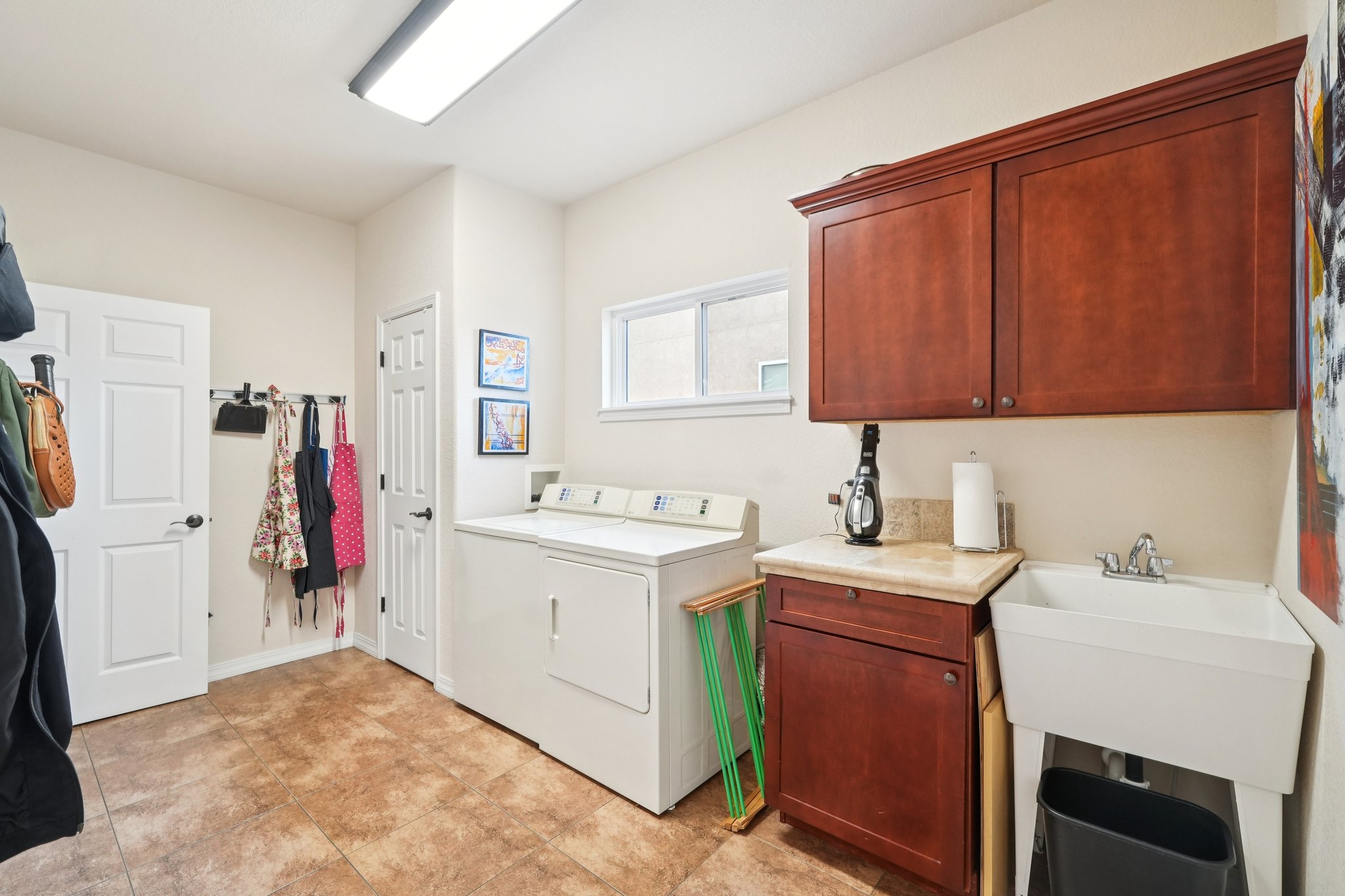 Bayfield Dr-S2101-049.jpg