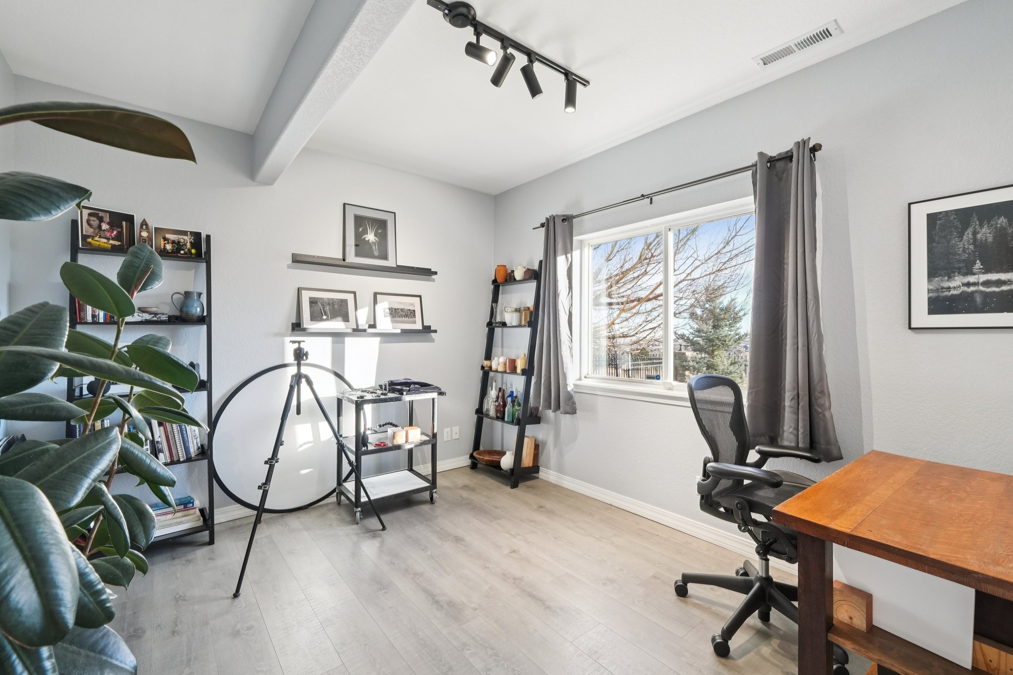 Bayfield Dr-S2101-055.jpg