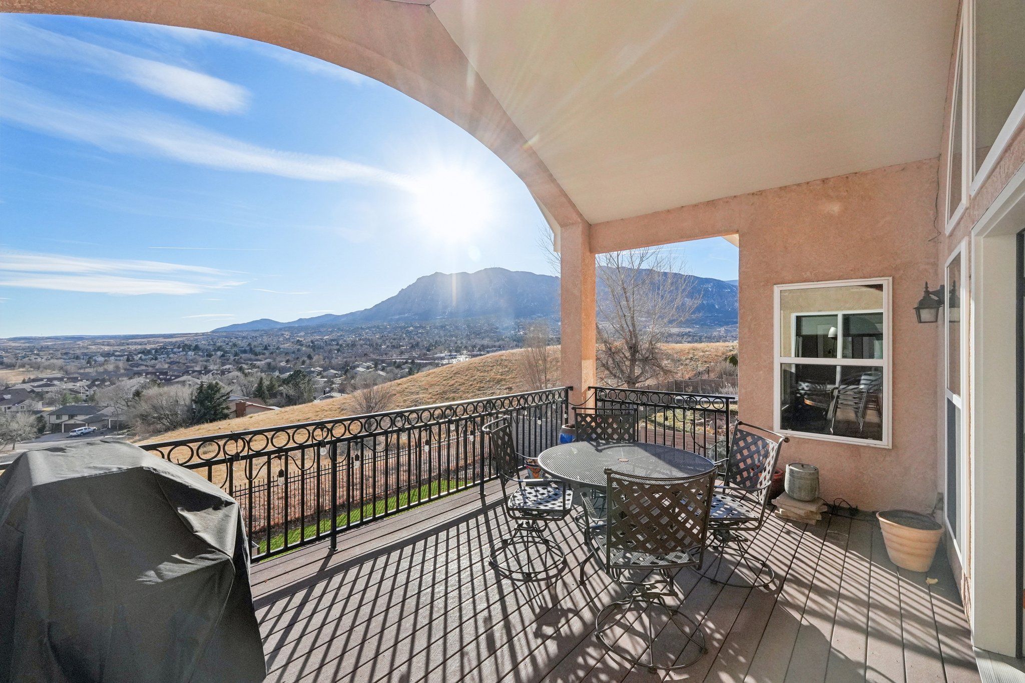 Bayfield Dr-S2101-070.jpg