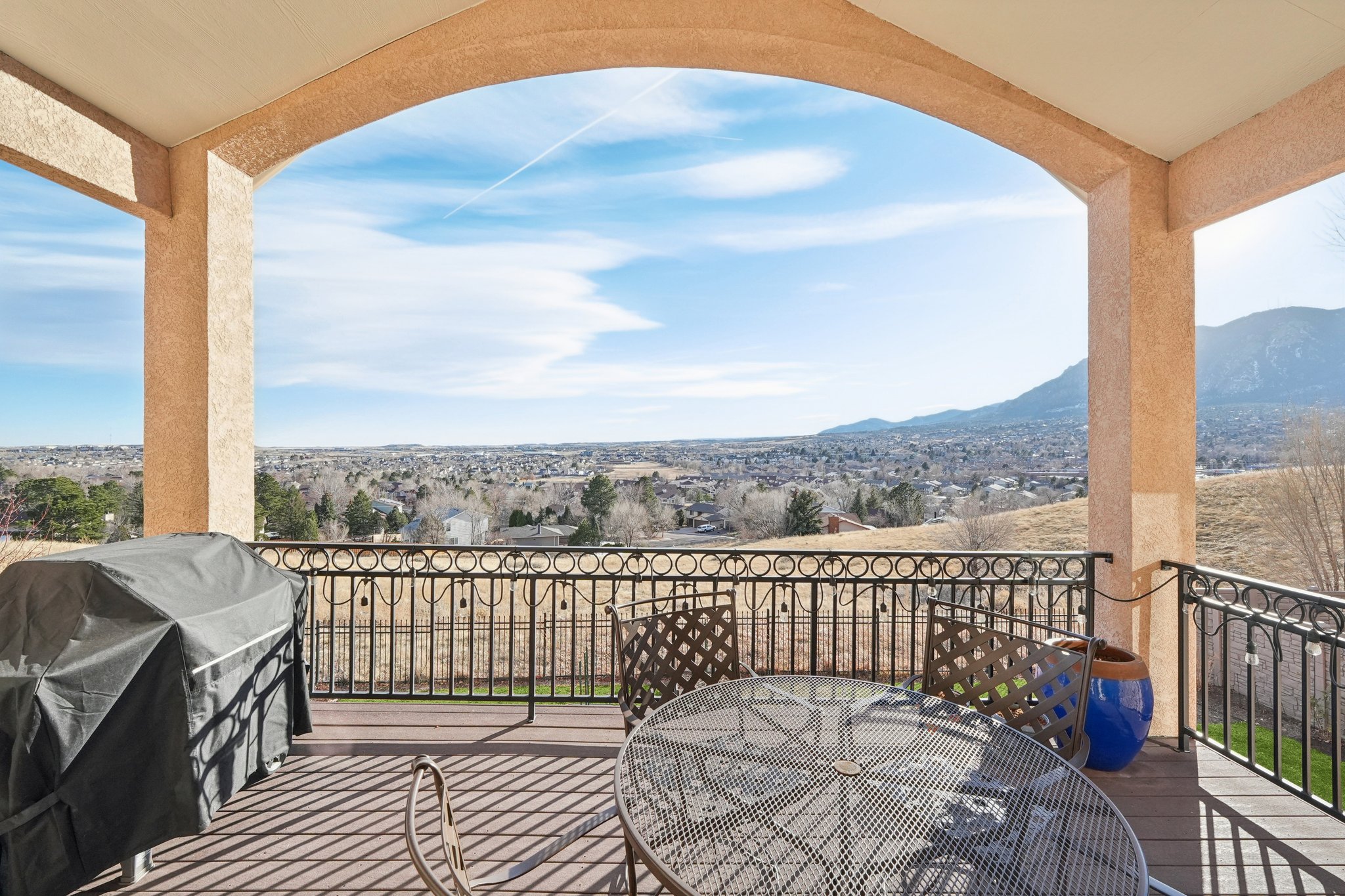 Bayfield Dr-S2101-072.jpg