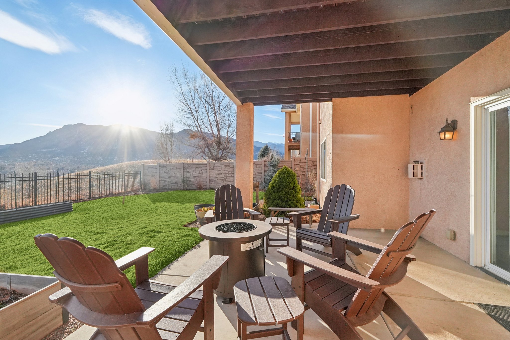 Bayfield Dr-S2101-077.jpg