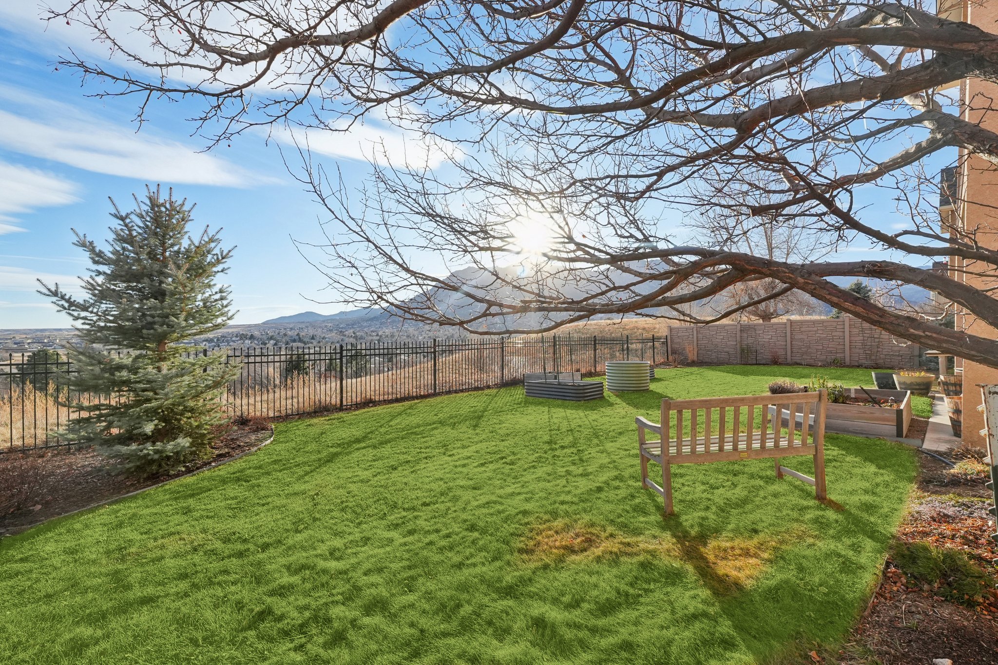 Bayfield Dr-S2101-078.jpg