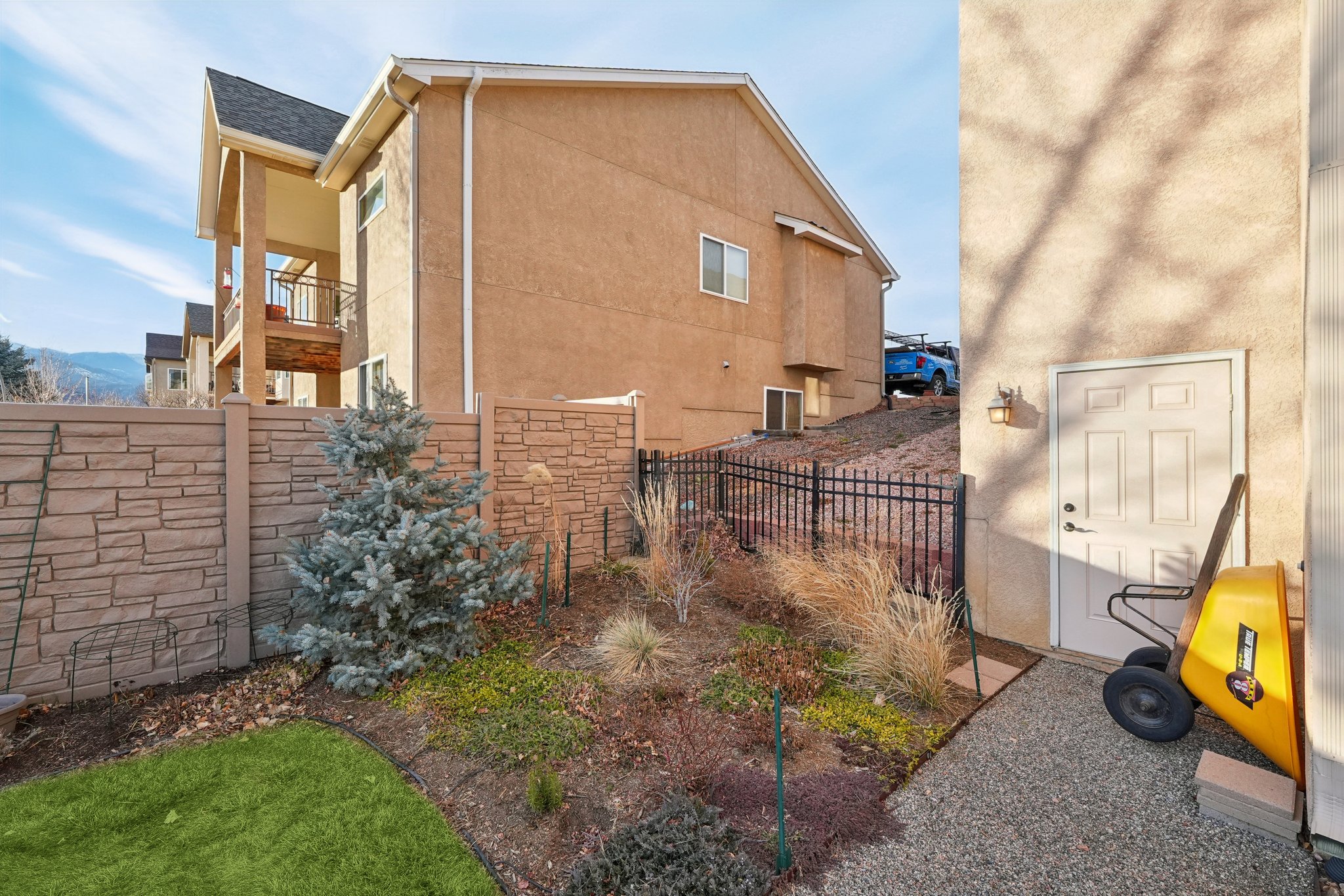 Bayfield Dr-S2101-085.jpg