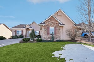 Bayfield Dr-S2101-001.jpg