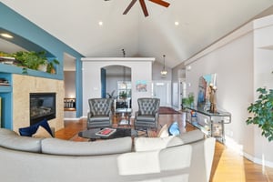 Bayfield Dr-S2101-012.jpg