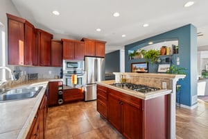 Bayfield Dr-S2101-028.jpg