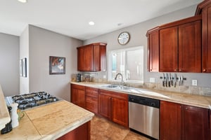 Bayfield Dr-S2101-031.jpg