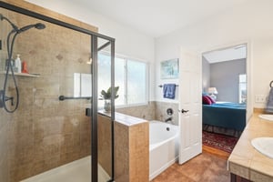 Bayfield Dr-S2101-045.jpg