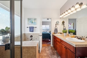 Bayfield Dr-S2101-046.jpg