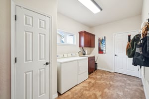 Bayfield Dr-S2101-047.jpg