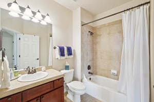 Bayfield Dr-S2101-065.jpg