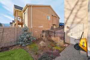 Bayfield Dr-S2101-085.jpg