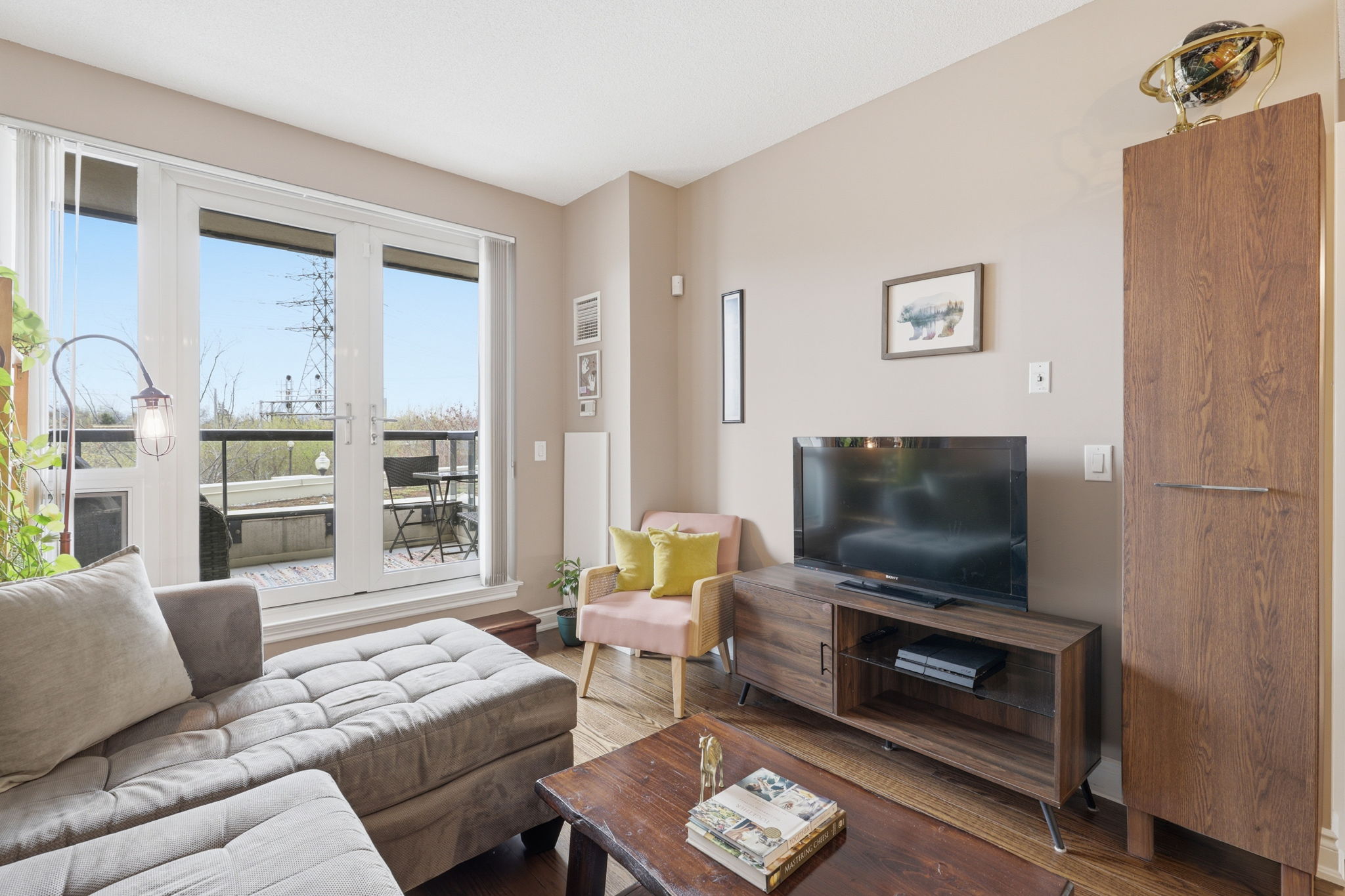 Property in Toronto — delivered property photograph 9