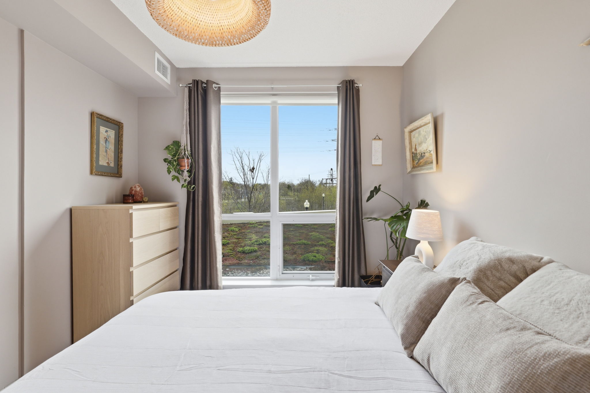 Property in Toronto — delivered property photograph 17