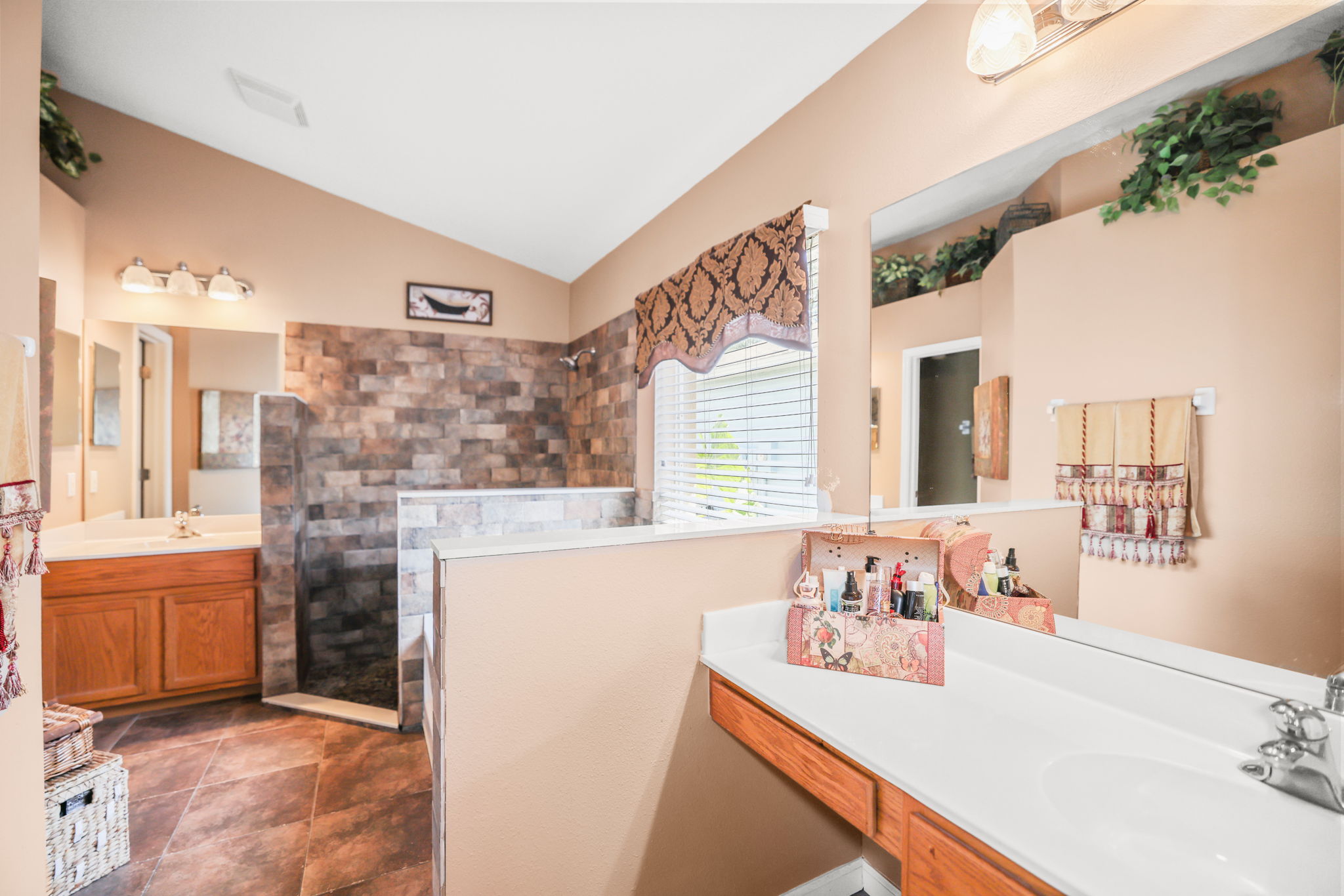 Bathroom 1 - 495A2657